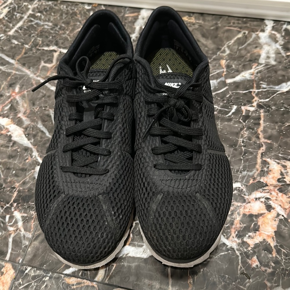 🛍️🛍️ NIKE CORTEZ ULTRA WOMENS SIZE 8 🛍️🛍️